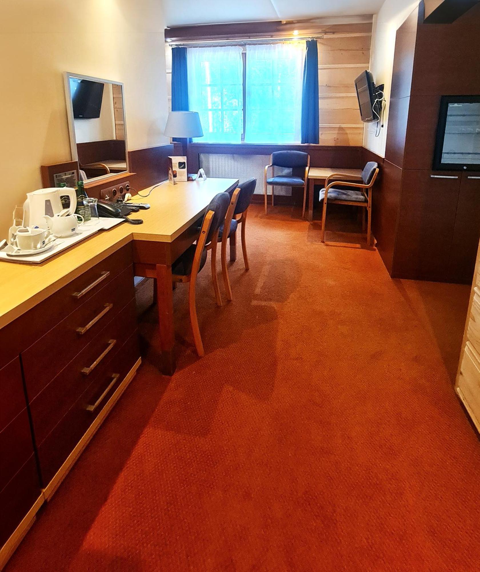 Hotel 365 Кельце Экстерьер фото